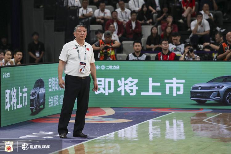 宫鲁鸣：现在的年轻球员运球突破还行但传球不行 这是最大短板