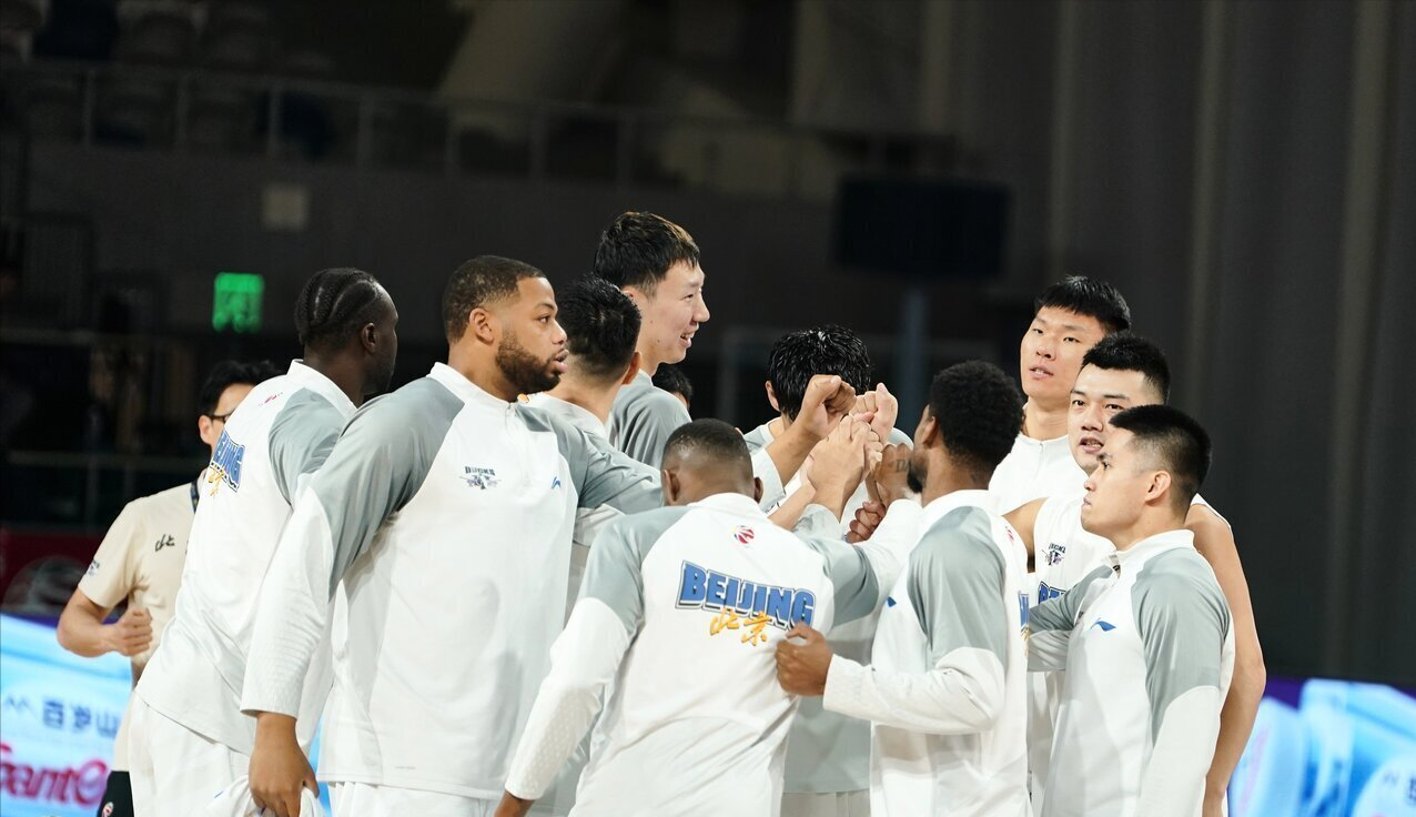 天天盈球即时比分直播-许利民怒批球员摆大牌！赛后整顿更衣室，怒批一人不是周琦而是他